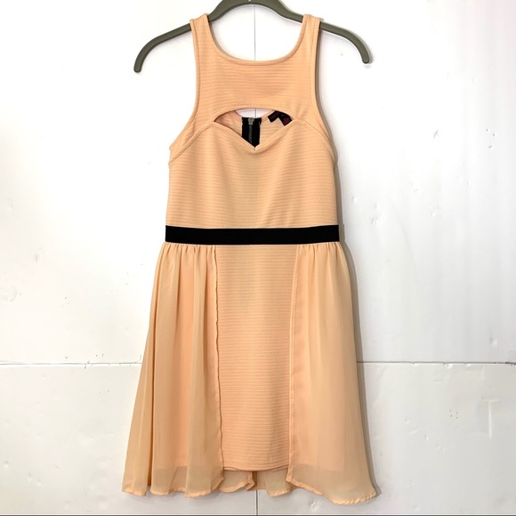 Material Girl Dress Skater Dress Front Keyhole Sm - Picture 2 of 10